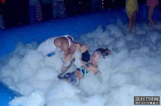 布加迪酒吧_盛夏湿身泡沫泳池派对湿身派对现场