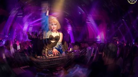 卡加卡酒吧电音主题派对#人气网红DJ GINA #携手--“RIO”动感之夜，现场制噪~~