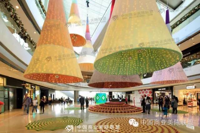 2015圣诞节香港ifc商场【美丽圣诞】巨型圣诞树布场