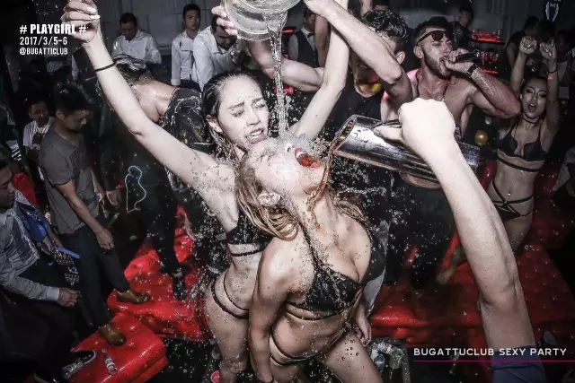 布加迪酒吧 女色主义主题派对  湿身之夜，解禁束缚已久的荷尔蒙让你血脉喷张、城中至高颜值派对性感来袭！