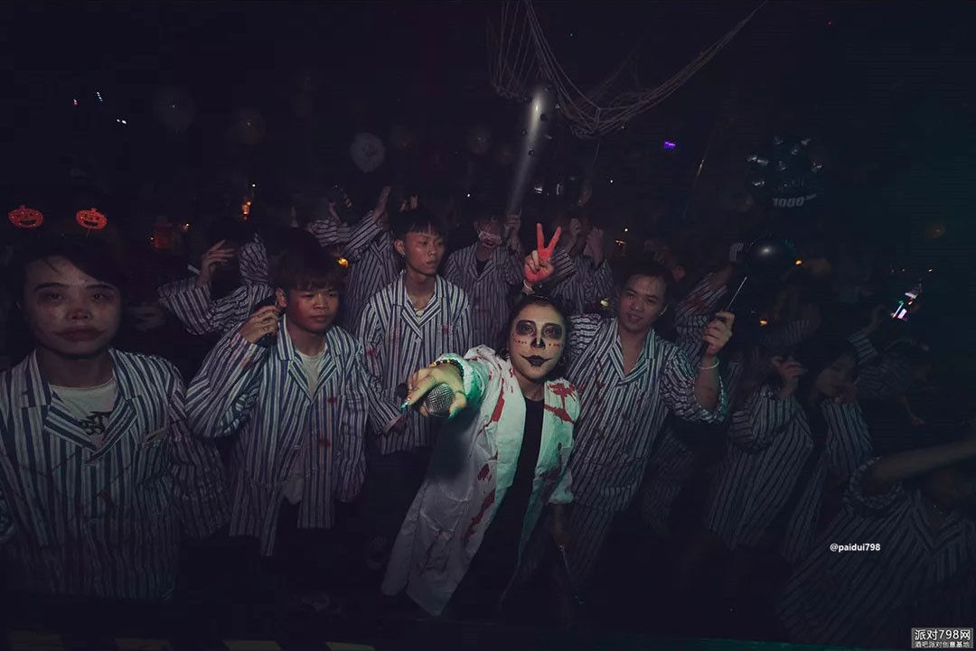 装扮成各种各样的小鬼 吸血鬼变态狂魔 血腥病人 惠湾凯伦PartyKclub 万圣节主题派对
