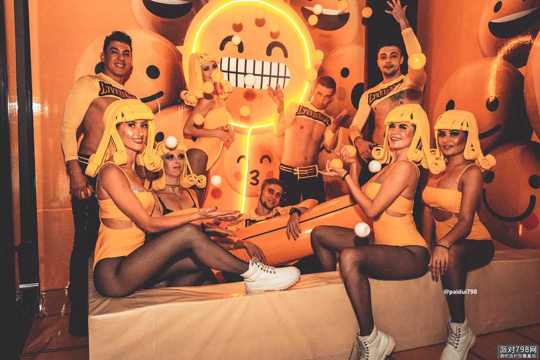 潘多啦儋州店酒吧11/11光棍节EMOJI主题派对精彩回顾 | 一觉醒来，朋友圈都被Emoji包围了!！