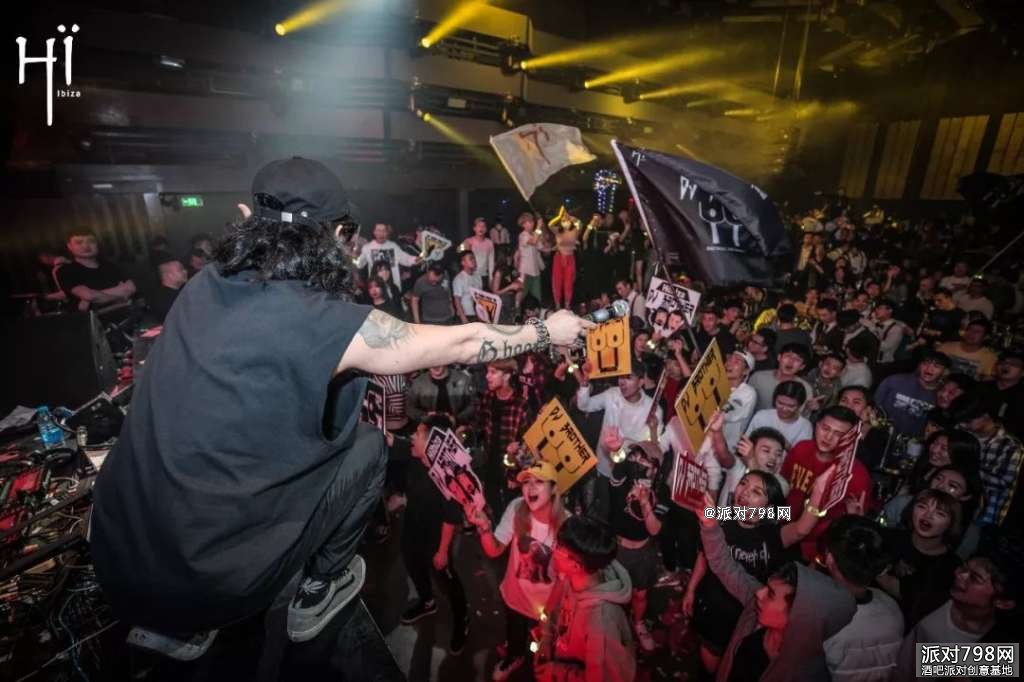 ​HiIbiza DJ Brother的现场秀出什么样的操作...