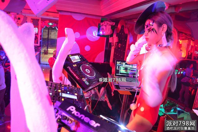 苏苏潮流音乐酒吧愚人节主题派对精彩现场！