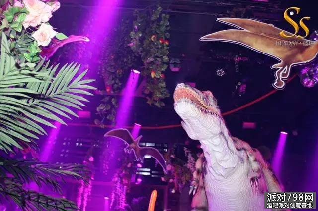 侏罗纪世界派对_盛世酒吧有恐龙出没！超逼真的现场！！！
