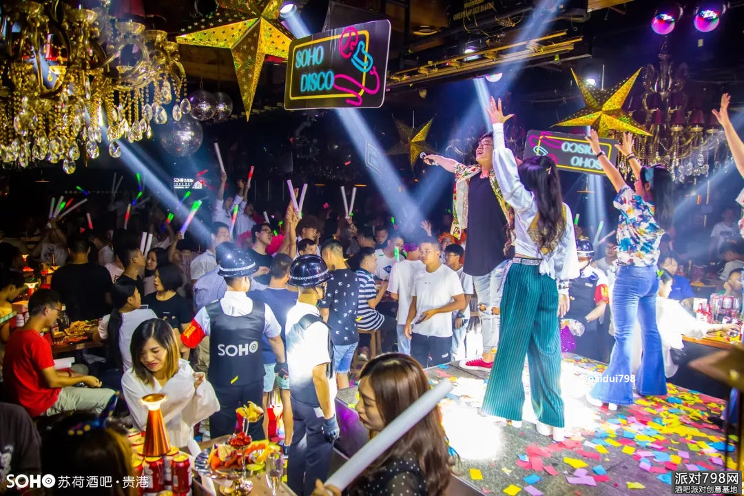 贵港市苏荷酒吧#迪斯科复古主题派对#变幻、摩登、朦胧的年代， 听说你才是DISCO蹦迪能手？