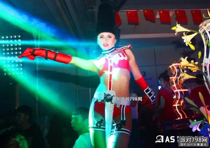  艾尚国际连锁酒吧国庆节派对【红潮狂欢】用红色，闪耀这一季