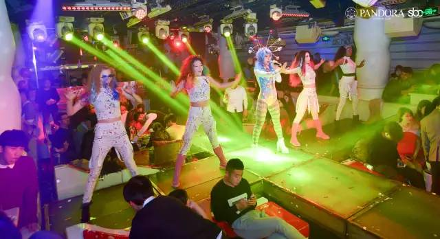 跨年派对回顾，这群人玩得太“色”了_苏州潘多拉酒吧