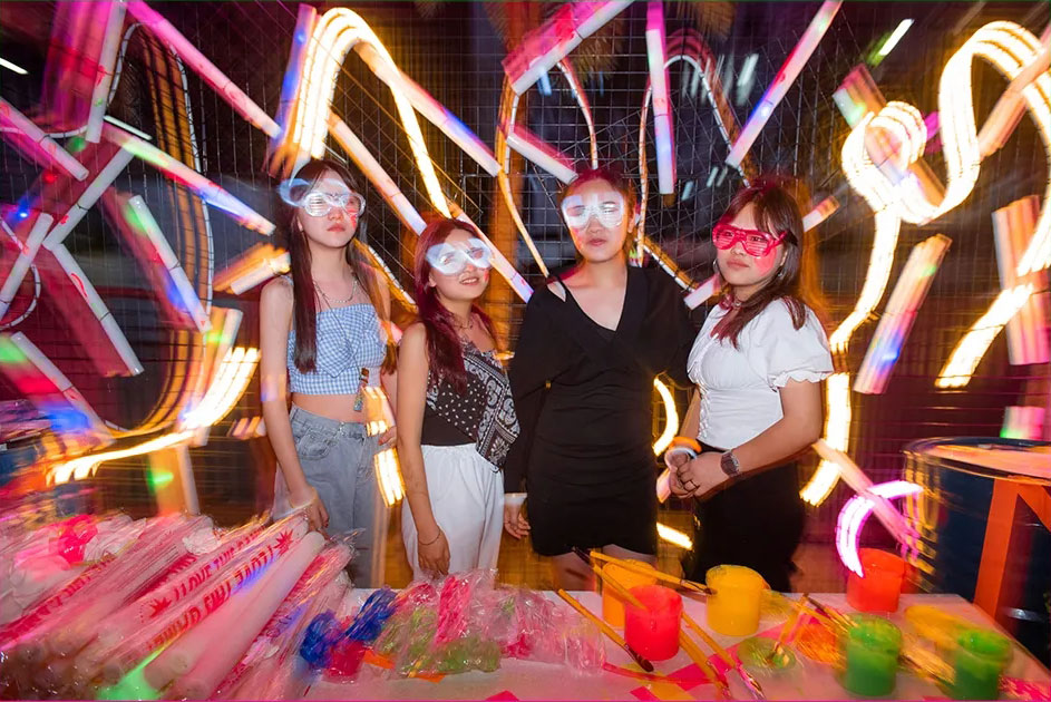 这是一场色彩与音乐的盛宴 达州SUPER HOUSE 荧光主题派对