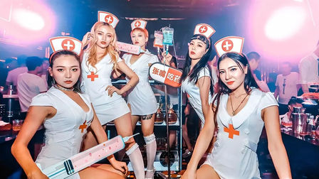 性感可爱的护士小姐 为夜晚带来更多乐趣 MOOP酒吧成都店 护士节主题派对