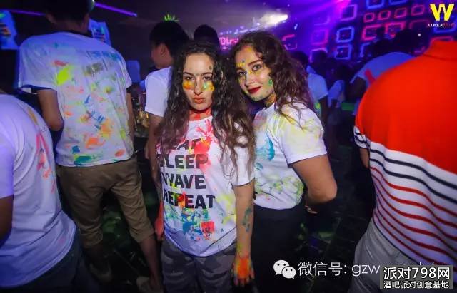Wave酒吧_幻彩荧光派对之夜来玩疯吧！
