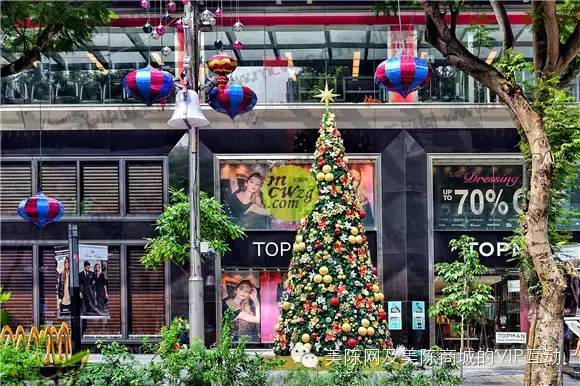 新加坡街头圣诞节商业气氛渐浓！