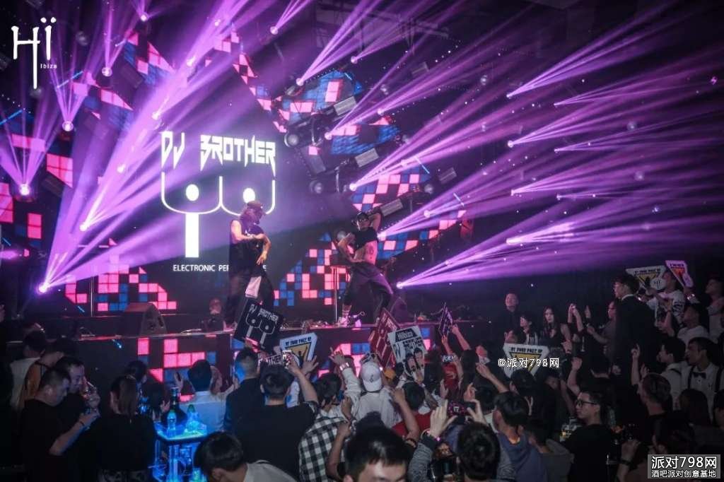 ​HiIbiza DJ Brother的现场秀出什么样的操作...