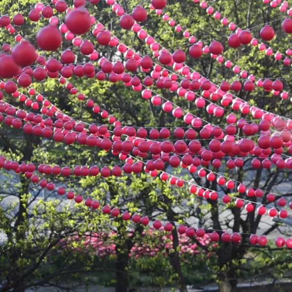 【圣诞节布置】170000个粉球球打造的景观大道，温暖人心的气氛