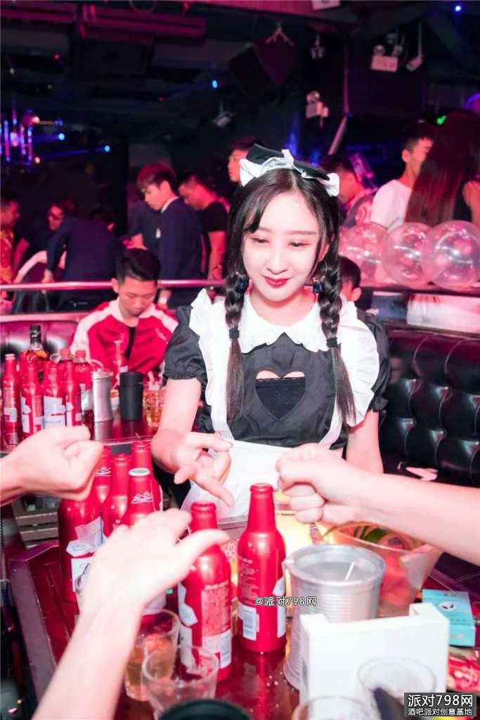 上上酒吧南宁店光棍节派对【女仆の初体验】双11为你全程服务。
