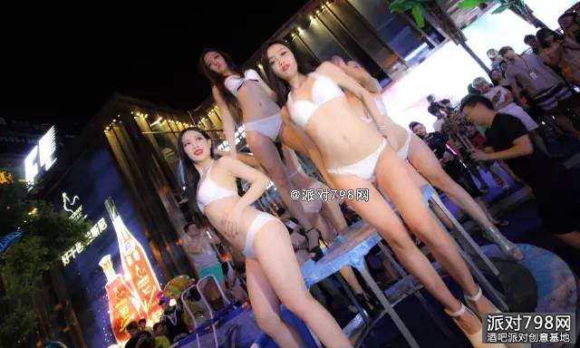 F1连锁酒吧盛夏比基尼泳池派对 爆嗨湿身泳衣狂欢节