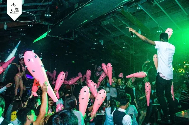 LIVE秀club 粉红主题派对《粉色派对》特邀香港新晋女神《粉色派对》女主角：王沫儿 魅惑上演 就是这么屌